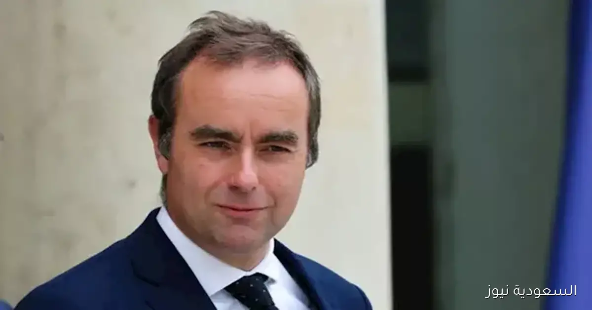 رئيس وزراء فرنسا الجديد يتراجع عن خطط تقليص العطلات العامة