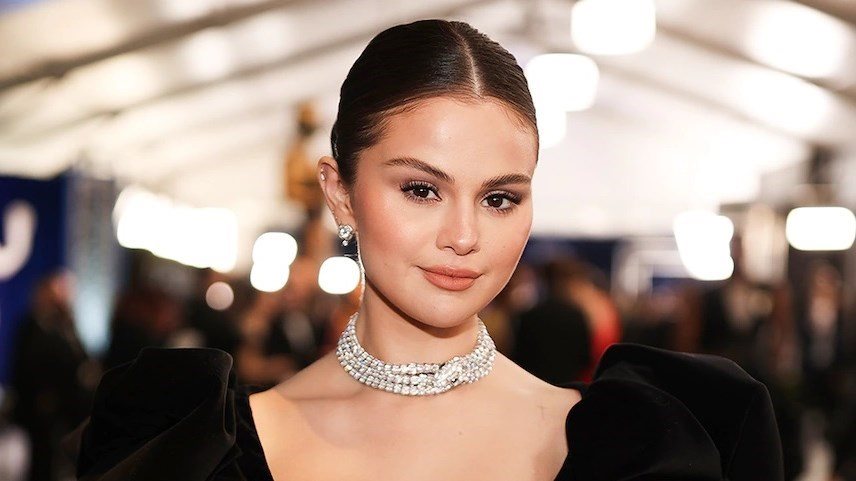 سيلينا جوميز تطالب جمهورها بإنهاء الهجوم على هايلي بيبر
