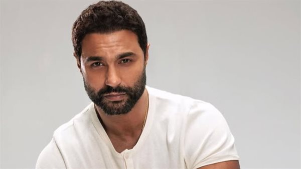 أبرز تصريحات كريم فهمي عن تجربته مع الطبيب النفسي بعد مسلسل 220 وعلاقته بزوجته الواعية