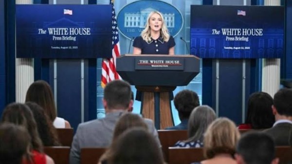 أمك .. سكرتيرة ترامب ترد على سؤال صحفي أمريكي حول اختيار بودابست