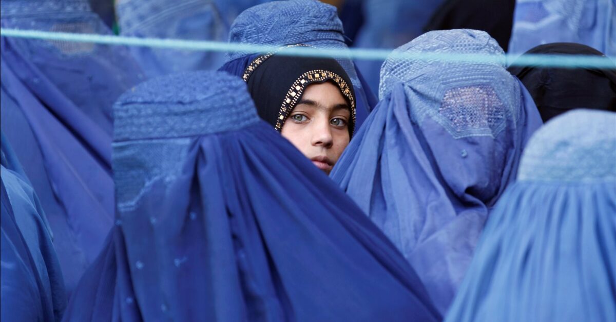 أوروبا تتصدى للاجئين.. 20 دولة تعلن عن تسهيلات لترحيل الأفغان