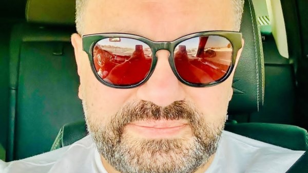 إدوارد يتشارك لحظات من رحلته إلى الإسكندرية