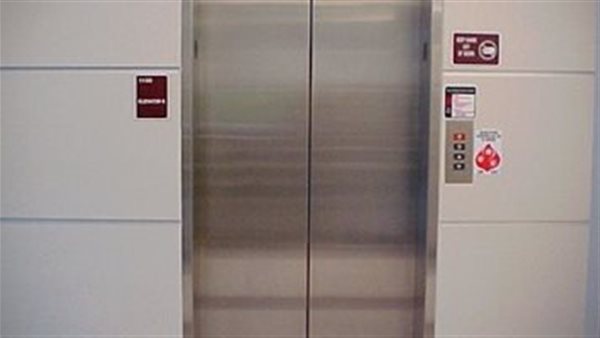 إصابة أسرة بحروق نتيجة مشاجرة أمام مصعد عقار بالبساتين بعد إلقاء مياه ساخنة عليهم والأمن يضبط المتهم