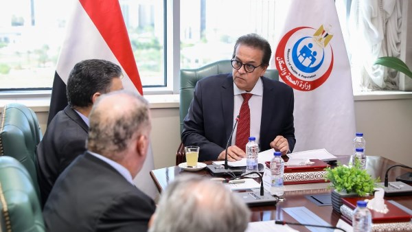 اجتماع وزير الصحة لمتابعة نتائج زيارته الرسمية إلى الصين