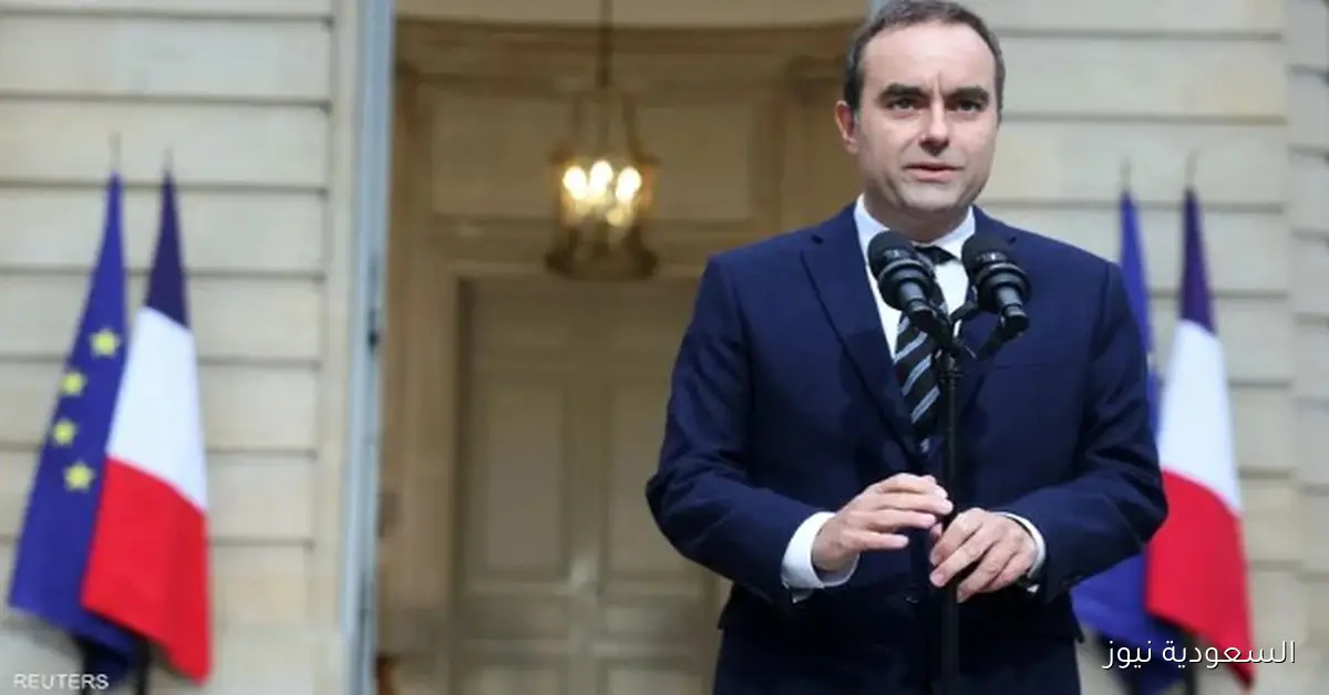 استقالة رئيس الوزراء الفرنسي تؤدي إلى تراجع حاد في الأسهم والسندات بباريس