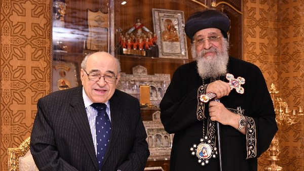 البابا تواضروس يستقبل الدكتور مصطفى الفقي والأنبا أكسيوس في المقر البابوي