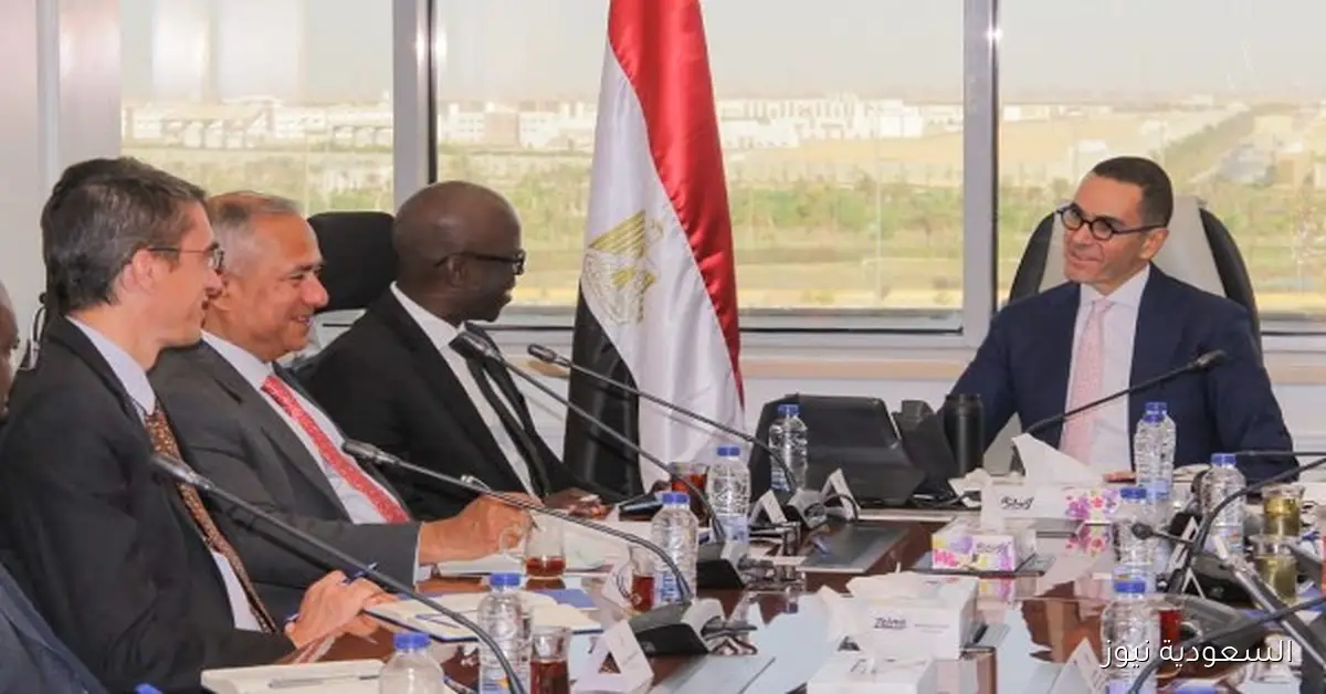 الخطيب يناقش مع وفد البنك الدولي تعزيز الاستثمار والتنمية الاقتصادية المستدامة في مصر