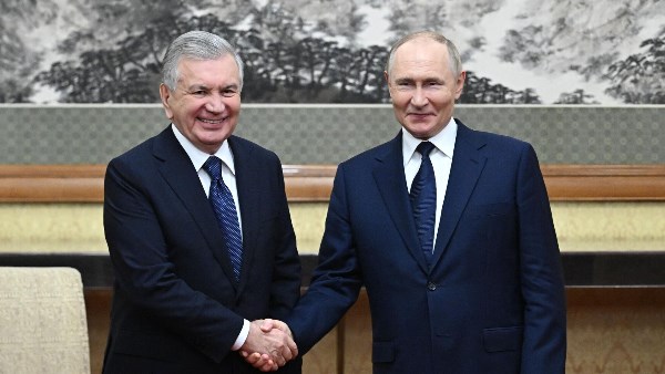 الرئيسان الروسي والأوزبكي يتباحثان في تعزيز الشراكة الاستراتيجية بين البلدين