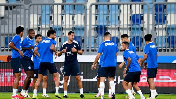 الزمالك يسعى لحل أزمة مستحقات لاعبيه الثنائي