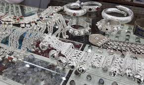 الفضة تصل لأعلى مستوى منذ 1980 بسبب الإغلاق الحكومي الأمريكي وأزمة السيولة في لندن