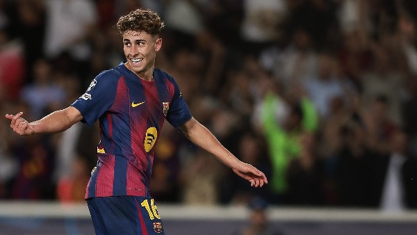 برشلونة يحقق تقدماً على أولمبياكوس بثنائية لوبيز في الشوط الأول