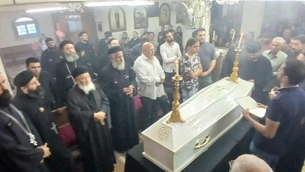 تشييع جثمان المصور كيرلس صلاح في كنيسة الأنبا موسى ببرقاش