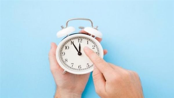 تغيير التوقيت الشتوي: تأخير الساعة 60 دقيقة منتصف ليل الخميس
