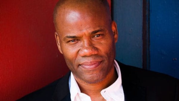 تهاني المخرج العالمي مايكل إدواردز لصناع فيلم «نصيب» بمناسبة بدء تصويره