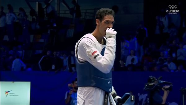 تهنئة وزير الرياضة لسيف عيسى بمناسبة فوزه بذهبية العالم في التايكوندو