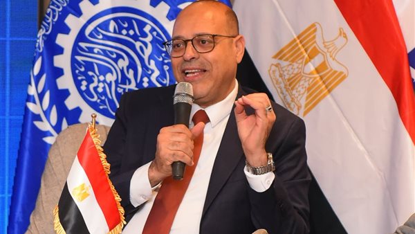 جبران يطلق ندوة حول قانون العمل الجديد وتأثيره على تحسين علاقات العمل بمشاركة قيادات نقابية