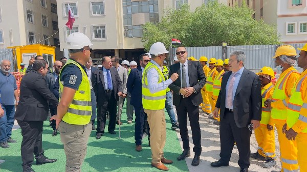 جبران يلتقي عمال شركة المقاولون العرب في قطر ويشجعهم على أن يكونوا سفراء مميزين لبلدهم