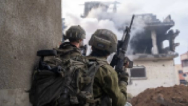 جيش الاحتلال يفتح النار على فلسطينيين تجاوزوا الخط الأصفر