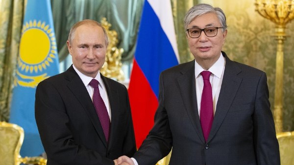 رئيسا روسيا وكازاخستان يناقشان تعزيز التعاون الثنائي