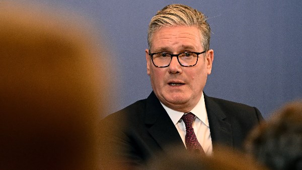 ستارمر يؤكد استعداد بريطانيا لتقديم الدعم الفني والإنساني والمالي لإعادة إعمار غزة