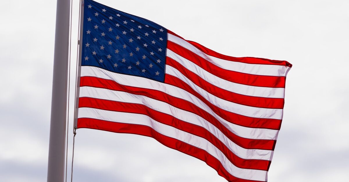 شركات التجزئة الأمريكية تزيل ملايين المنتجات الإلكترونية الصينية من منصاتها