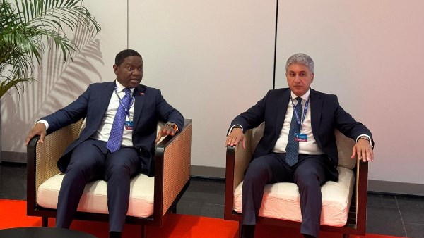 شريف فتحي يناقش مع نظيره الأنجولي في بروكسل سبل تعزيز الاستثمار وتبادل الخبرات في تطوير القطاع السياحي