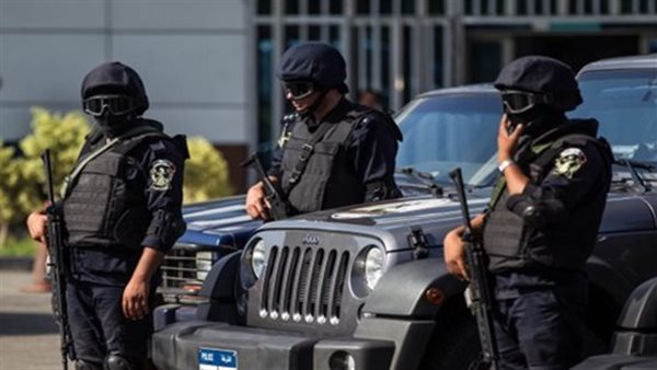 ضبط المتهم بسرقة حقيبة شاب أثناء بحثه عن قاعة خطوبته في مدينة نصر