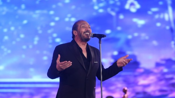 علي الحجار يتألق بأغنية “مسألة مبدأ” في مهرجان الموسيقى العربية