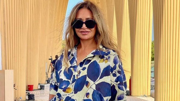 ليلى علوي تتألق بالأزرق المشجر على إنستجرام