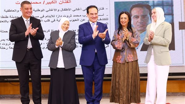 محمد ثروت: تكريمي في احتفالية الأب القدوة يعكس إنجازاتي في العمل الاجتماعي