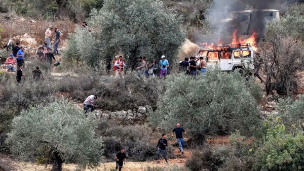 مستوطنون وقوات الاحتلال تعرقل وصول الفلسطينيين إلى أراضيهم