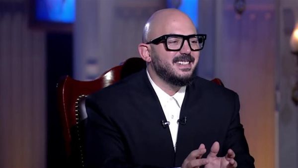 مشاجرة بين الفنان محمود العسيلي وطالبة في الجيزة: اتهامات بالسب والقذف وتحريك محضر