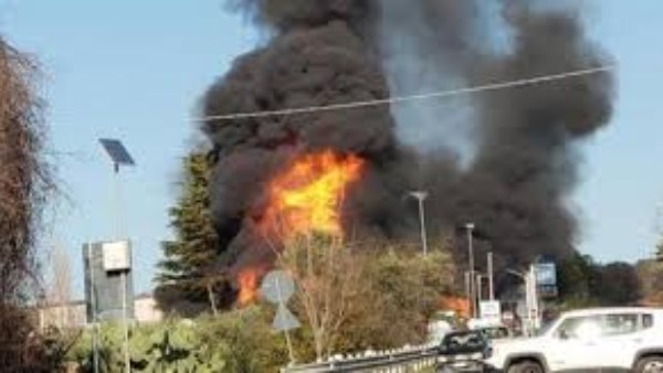 مصرع ثلاثة من عناصر الدرك الإيطالي في انفجار