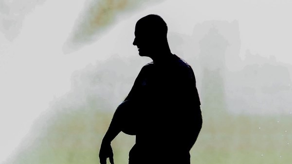 مهيب عبد الهادي يسأل عن المدرب الجديد للأهلي