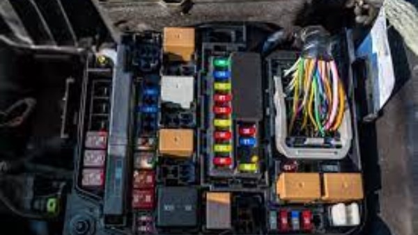 نصائح فعالة للحفاظ على النظام الكهربائي في السيارات