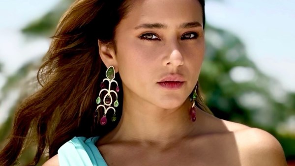 نيللي كريم تبهر الجميع بإطلالة رائعة