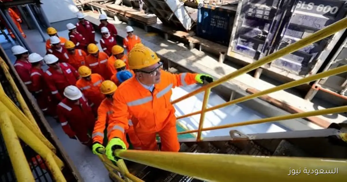 وزير البترول يزور الحفار البحري القاهر-2 استعدادًا لحفر بئر جديدة لشركة إيني الإيطالية