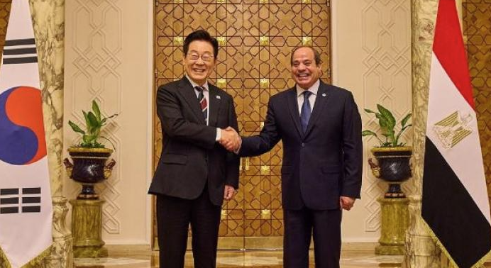 الرئيس السيسي ونظيره الكوري يناقشان سبل تنفيذ اتفاق وقف إطلاق النار في غزة