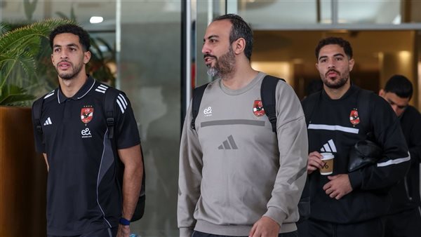بعثة الأهلي تصل أبوظبي استعداداً لمواجهة الزمالك في نهائي كأس السوبر