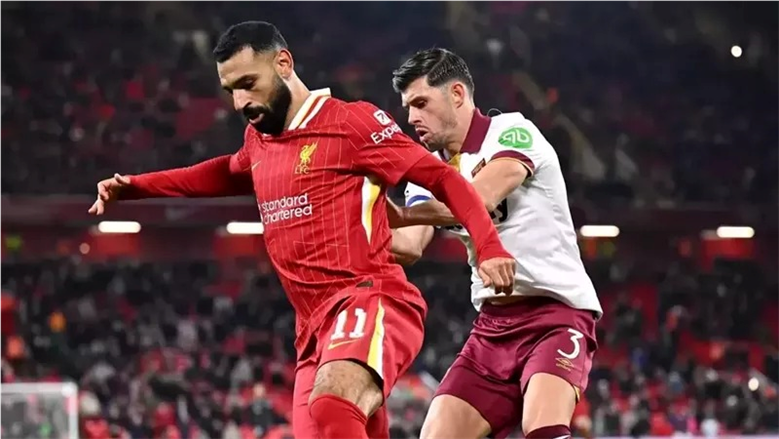 ترددات القنوات اللي بتنقل مباراة ليفربول ووست هام اليوم في الدوري الإنجليزي