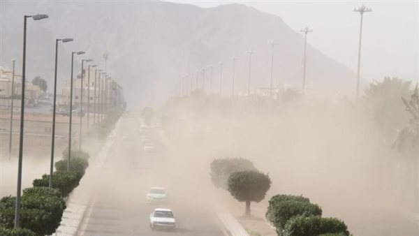 ضباب في المناطق الشرقية ورياح غبارية تضرب مكة والمدينة
