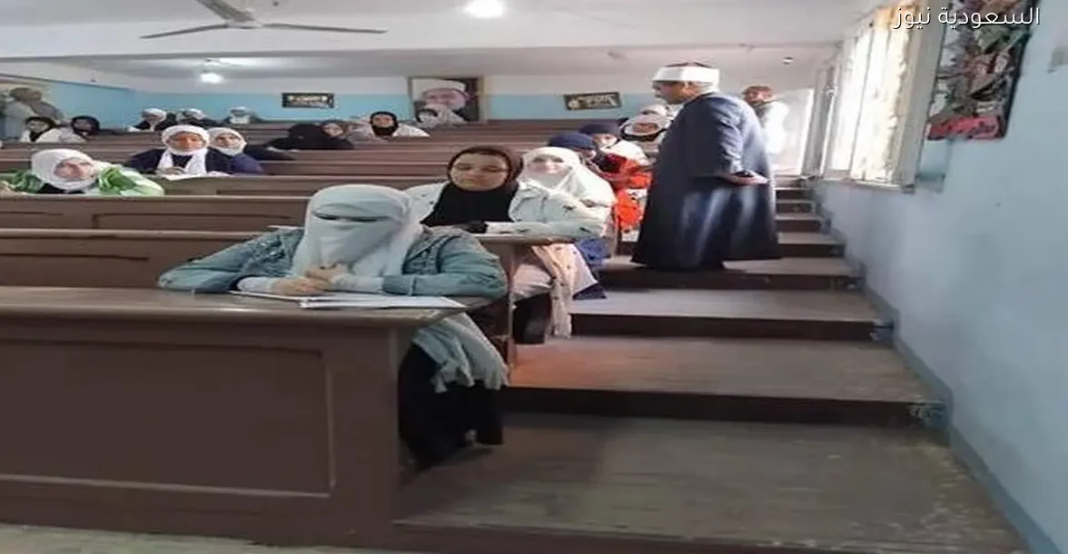 مدير منطقة الغربية الأزهرية يزور امتحانات النقل للثانوي الأزهري