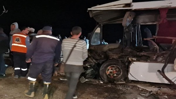 إصابة 5 أشخاص في تصادم أتوبيس وردية مع ملاكي في المنوفية