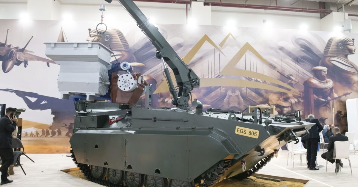 أحدث المنتجات العسكرية في إيديكس 2025: ردع 300 وسينا 806 ومركبة خفيفة مزودة بمدفع ثنائي مضاد للطائرات