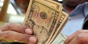 استقرار الدولار اليوم السبت وأسعار الصرف في البنوك تثير اهتمام المتعاملين