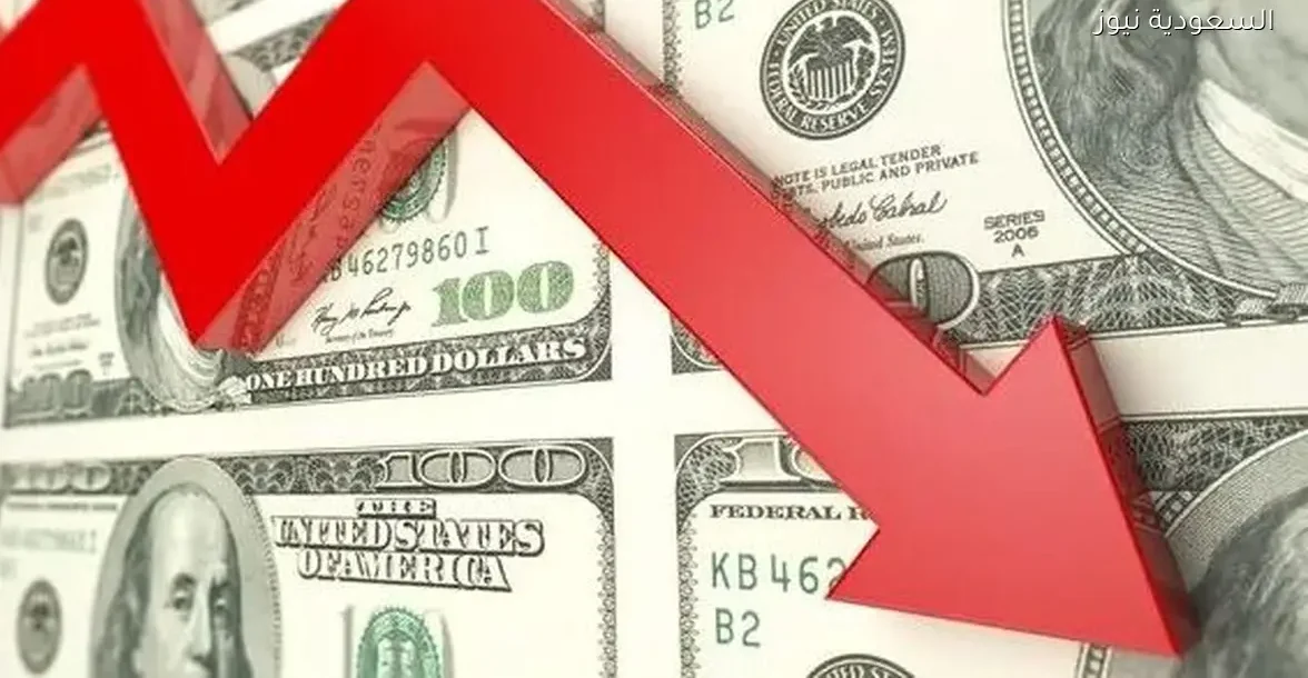 الدولار يحقق أكبر انخفاض أسبوعي منذ يونيو حسب مؤشر بلومبرغ