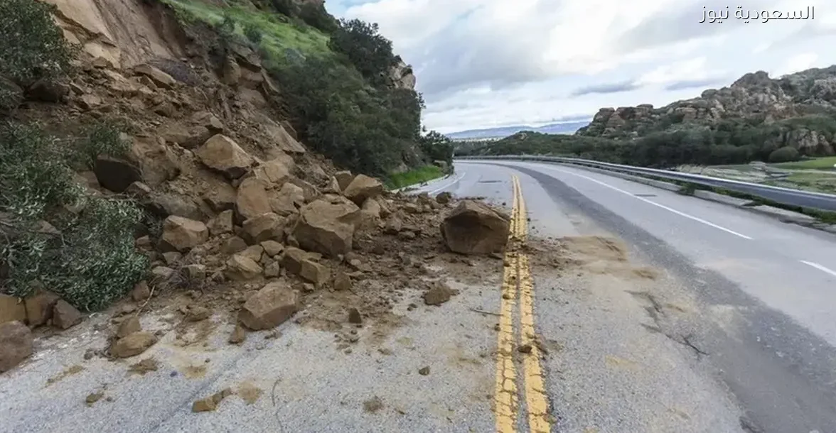 تحديثات هامة: إغلاق طرق وتعليق دوام المدارس في جنوب المملكة