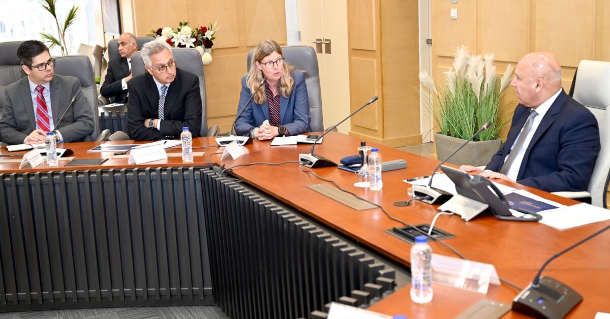 فولكس فاجن الألمانية تخطط لإنشاء مصنع سيارات شامل في شرق بورسعيد