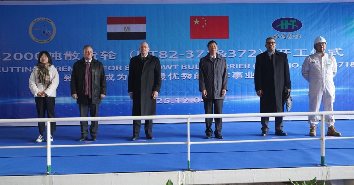 مصر تبدأ في إنشاء سفينتين من نوع كامسارماكس لنقل الحبوب في الصين