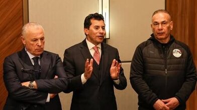 أبو ريدة يهنئ أشرف صبحي برئاسة المكتب التنفيذي لمجلس وزراء الشباب العرب